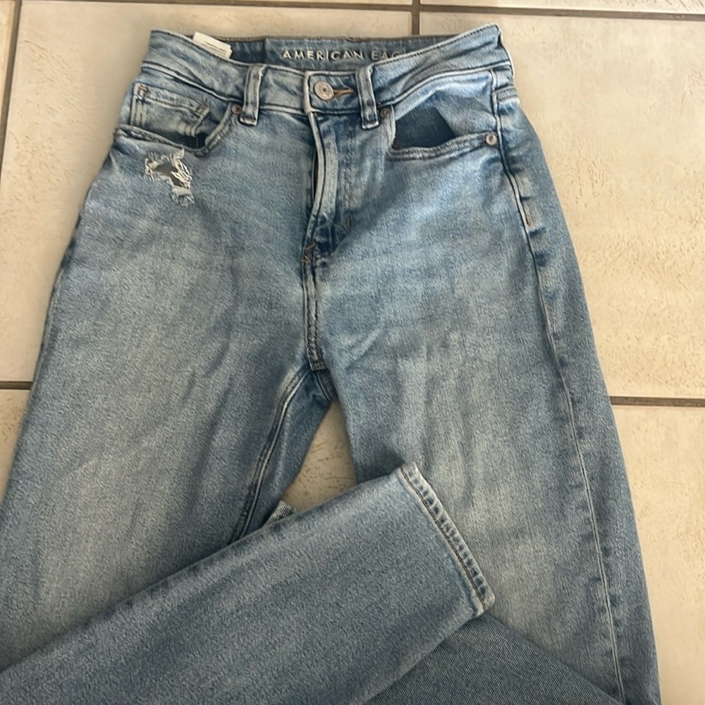 Mom jean Stretch American Eagle 000.
Like new